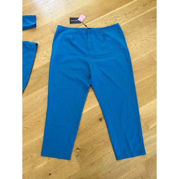 Pretty Little Thing Plus Double Breasted Woven Blazer & Cropped Pants in Blue - - Picture 3 of 6